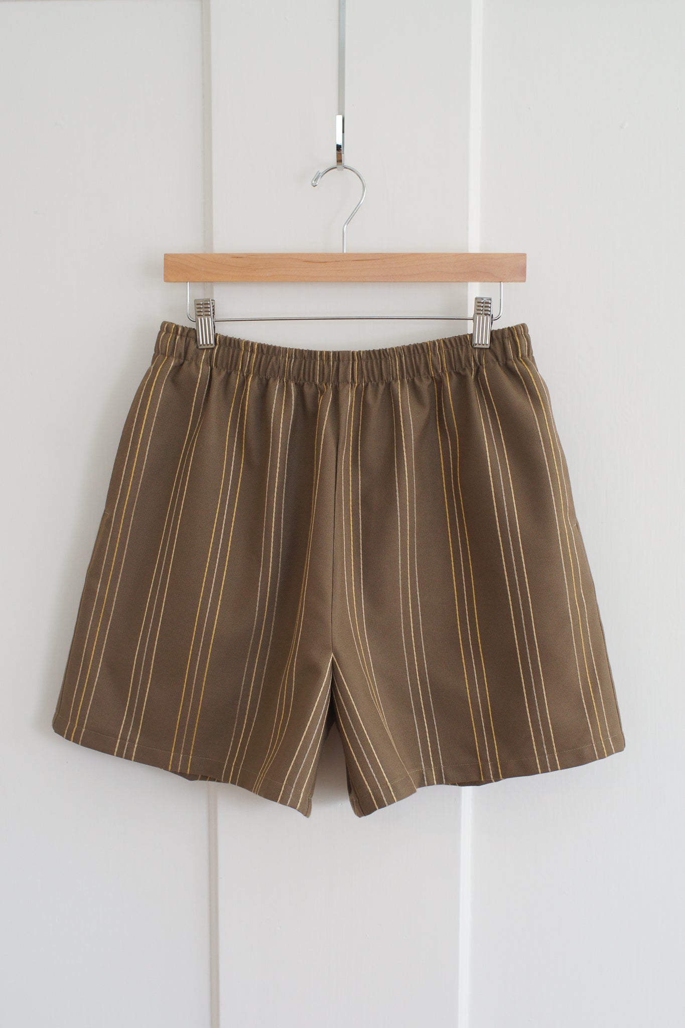 taupe striped shorts - l