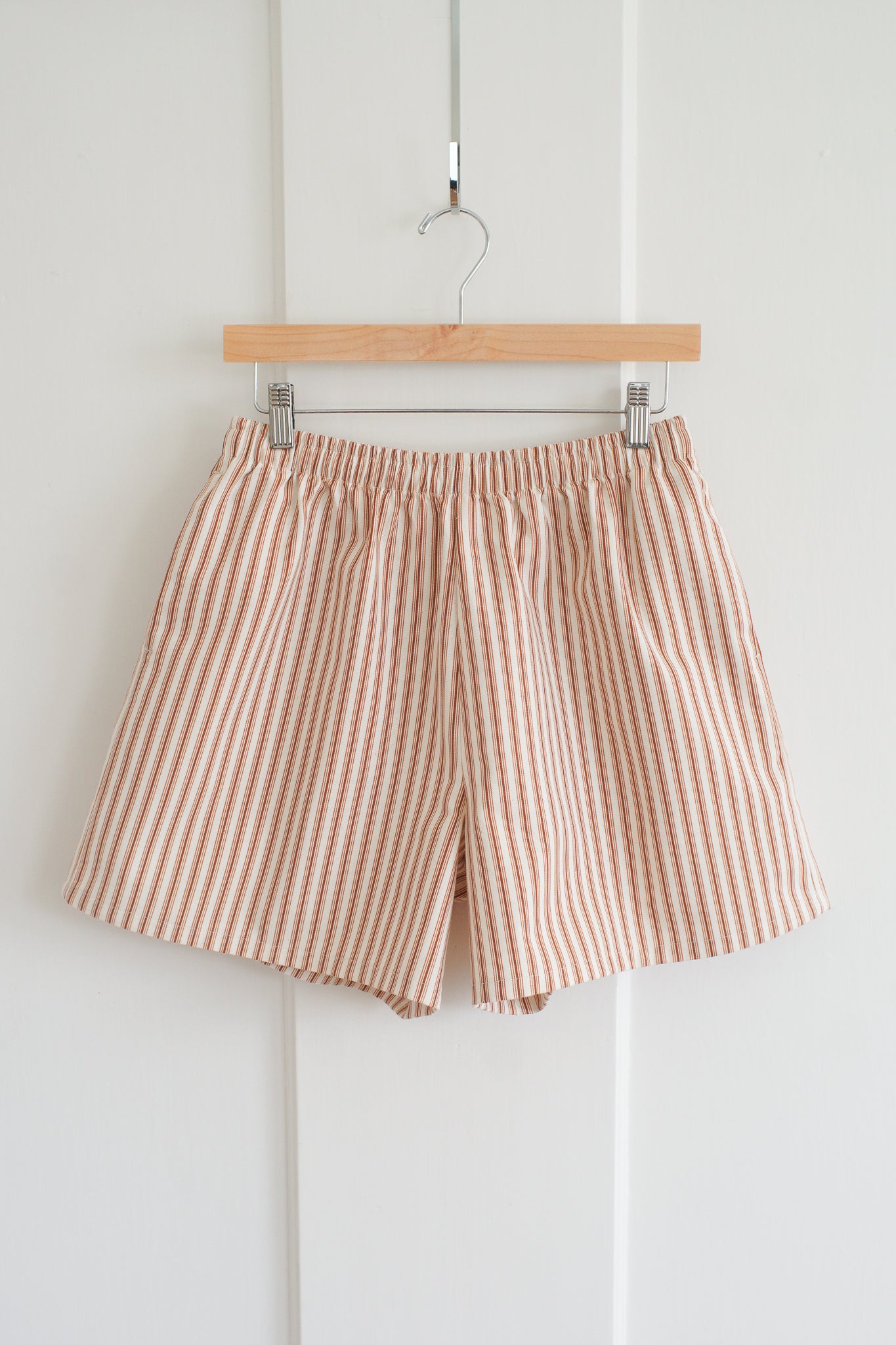burnt orange striped shorts - m