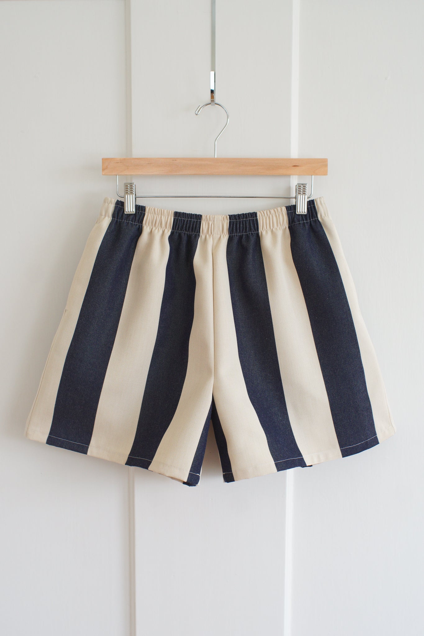 navy striped shorts - m